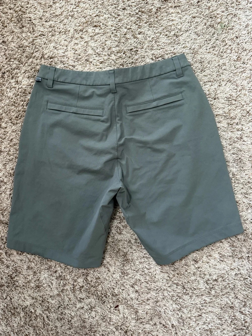 NWOT Lulumenon Men’s Commission Classic-Fit Short 9